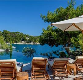 4 Bedroom Villa with Pool, Sumartin, sleeps 8